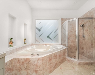 5206 Topeka Drive - Photo Thumbnail 38