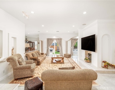 5206 Topeka Drive - Photo Thumbnail 15