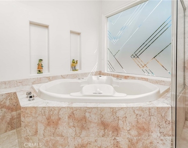 5206 Topeka Drive - Photo Thumbnail 36