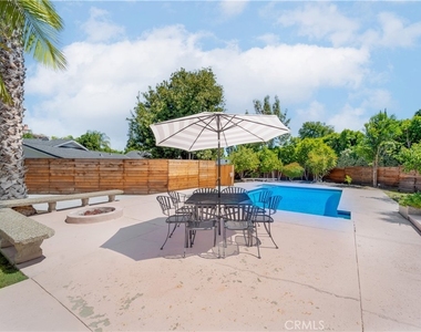 5206 Topeka Drive - Photo Thumbnail 2
