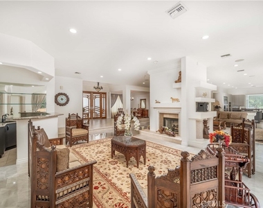 5206 Topeka Drive - Photo Thumbnail 19