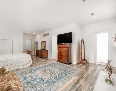 5206 Topeka Drive - Photo Thumbnail 35