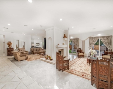 5206 Topeka Drive - Photo Thumbnail 18