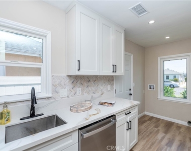 2241 Grand Ave - Photo Thumbnail 4