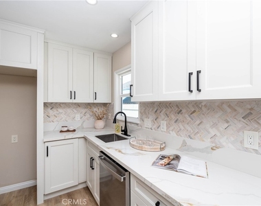 2241 Grand Ave - Photo Thumbnail 5