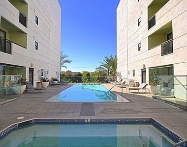 1234 Wilshire Boulevard - Photo Thumbnail 12