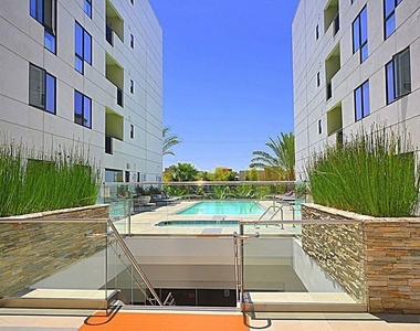 1234 Wilshire Boulevard - Photo Thumbnail 13