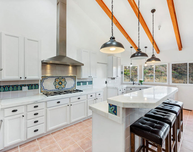 34136 Mulholland Highway - Photo Thumbnail 12