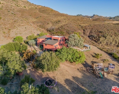 34136 Mulholland Highway - Photo Thumbnail 3