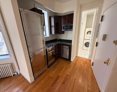 332 East 71st Street - Photo Thumbnail 4
