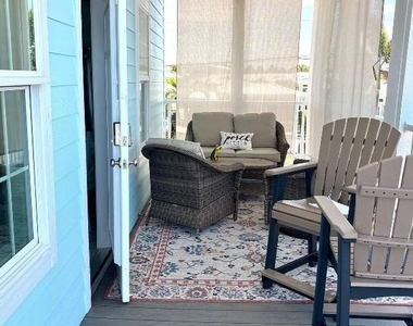 453 Ne Indian River Drive - Photo Thumbnail 3