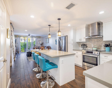 1038 Jeffery Street - Photo Thumbnail 1