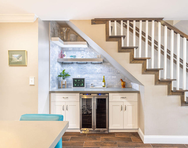 1038 Jeffery Street - Photo Thumbnail 4