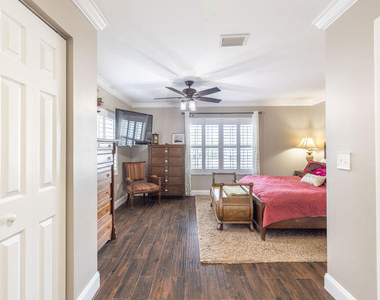 1038 Jeffery Street - Photo Thumbnail 16