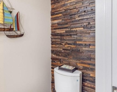 1038 Jeffery Street - Photo Thumbnail 12