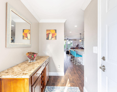 1038 Jeffery Street - Photo Thumbnail 13