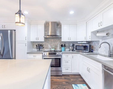 1038 Jeffery Street - Photo Thumbnail 2