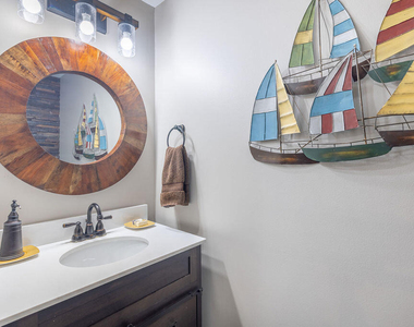 1038 Jeffery Street - Photo Thumbnail 9