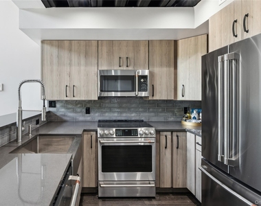 172 E Prospect Avenue - Photo Thumbnail 5