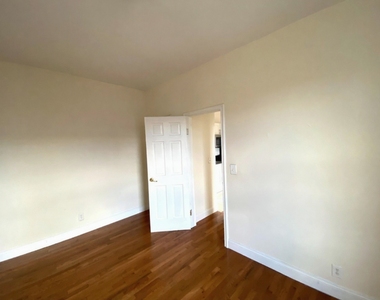 West 170th Street - Photo Thumbnail 3