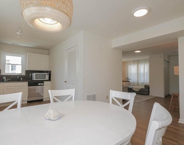 128 N Rhode Island Avenue - Photo Thumbnail 16