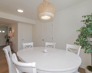 128 N Rhode Island Avenue - Photo Thumbnail 17