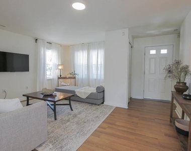 128 N Rhode Island Avenue - Photo Thumbnail 8
