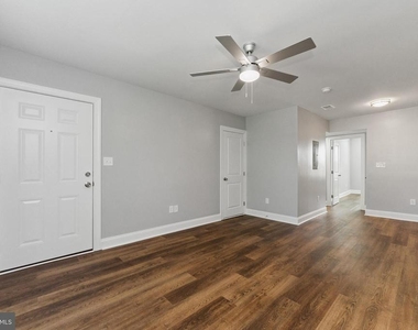 2021 E Street Ne - Photo Thumbnail 2