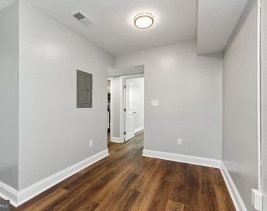 2021 E Street Ne - Photo Thumbnail 4