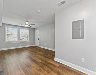 2021 E Street Ne - Photo Thumbnail 5
