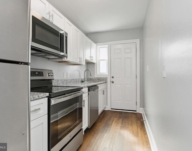 2021 E Street Ne - Photo Thumbnail 7