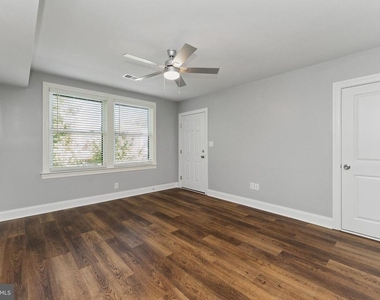 2021 E Street Ne - Photo Thumbnail 3