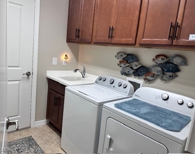 10470 Casella Way - Photo Thumbnail 12