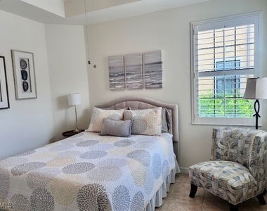 10470 Casella Way - Photo Thumbnail 9