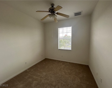 4255 Liron Avenue - Photo Thumbnail 12