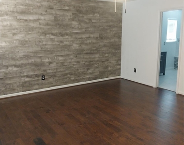 7914 Tilbury Woods Lane - Photo Thumbnail 14