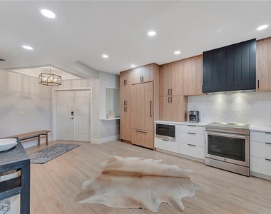 7671 Pebble Creek Circle - Photo Thumbnail 7