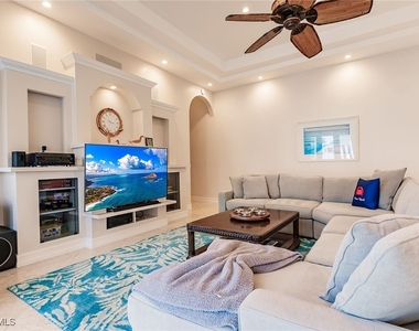 950 Snowberry Court - Photo Thumbnail 7