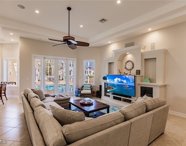 950 Snowberry Court - Photo Thumbnail 5
