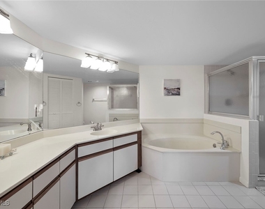 4240 Lake Forest Drive - Photo Thumbnail 15