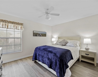 4240 Lake Forest Drive - Photo Thumbnail 16
