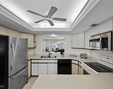 4240 Lake Forest Drive - Photo Thumbnail 11