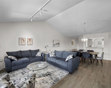 4240 Lake Forest Drive - Photo Thumbnail 5