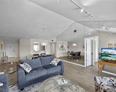 4240 Lake Forest Drive - Photo Thumbnail 6