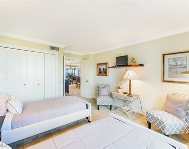 4005 Gulf Shore Boulevard N - Photo Thumbnail 15