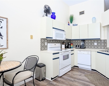 586 Beachwalk Circle - Photo Thumbnail 4