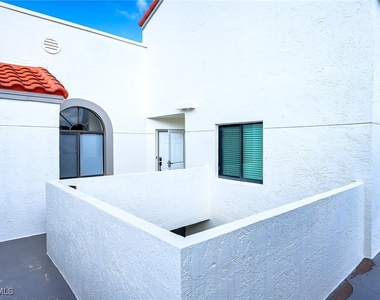 586 Beachwalk Circle - Photo Thumbnail 3