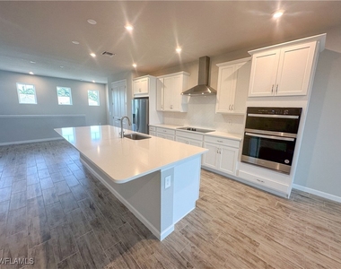 4551 Arboretum Circle - Photo Thumbnail 7