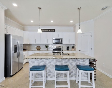 9207 Shadow Oak Lane - Photo Thumbnail 7