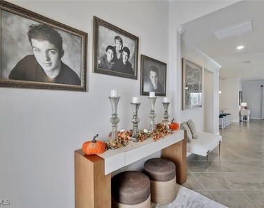 9207 Shadow Oak Lane - Photo Thumbnail 2